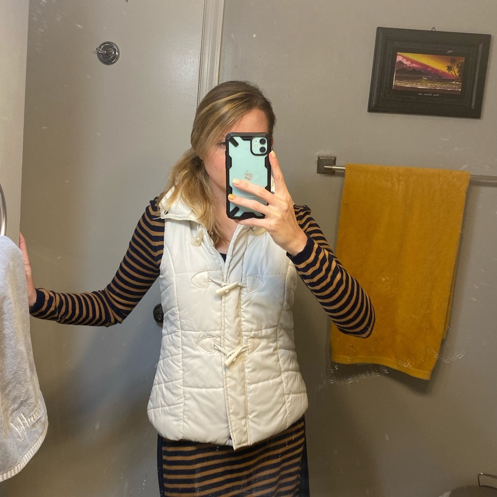 White Puffer Vest - Picture 3 of 7